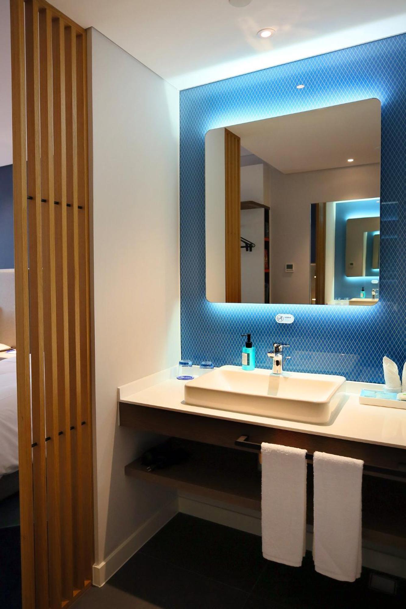 Holiday Inn Express Chengdu North Railway Station By Ihg - Near Panda Base, Near Chunxi Road エクステリア 写真