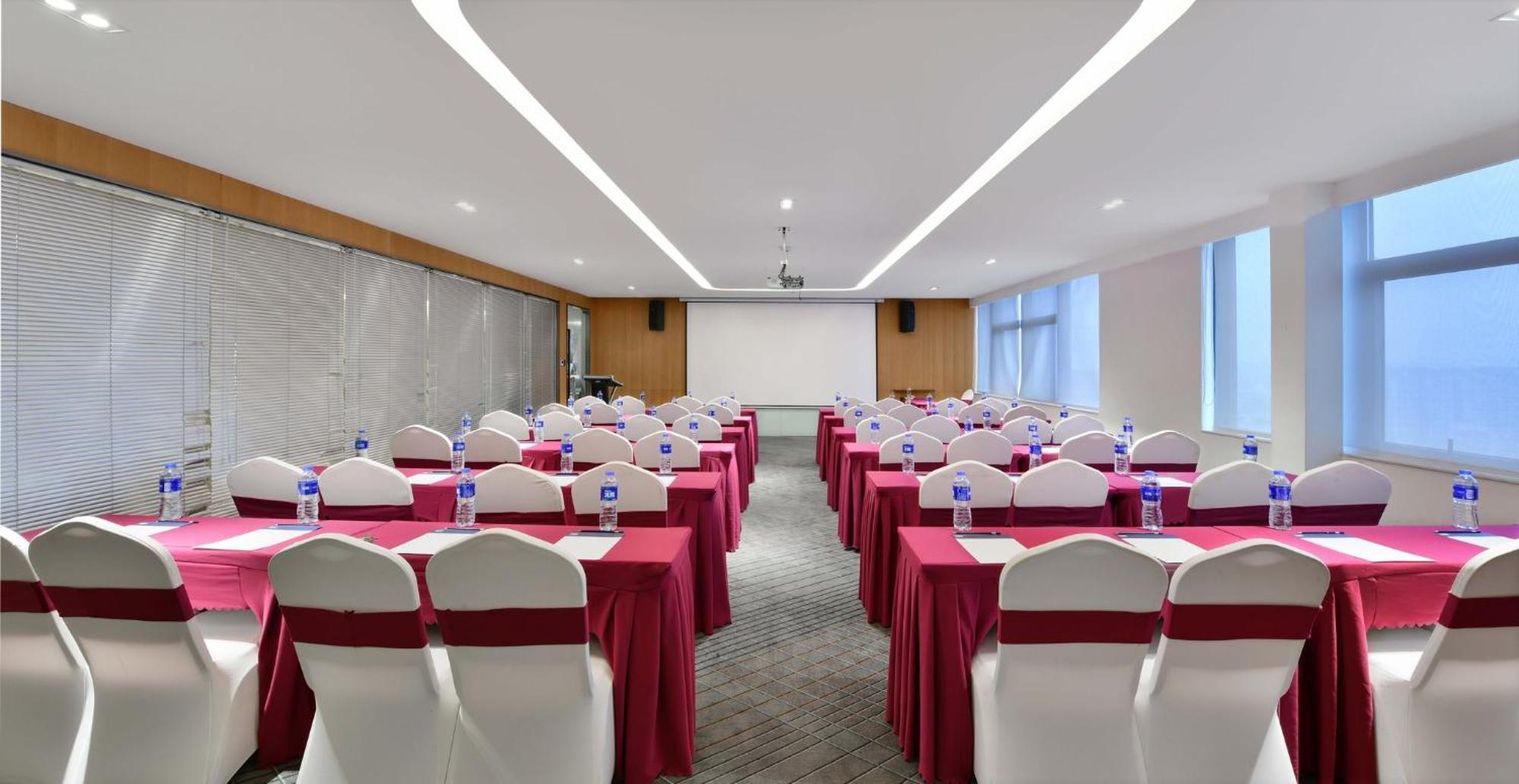 Holiday Inn Express Chengdu North Railway Station By Ihg - Near Panda Base, Near Chunxi Road エクステリア 写真