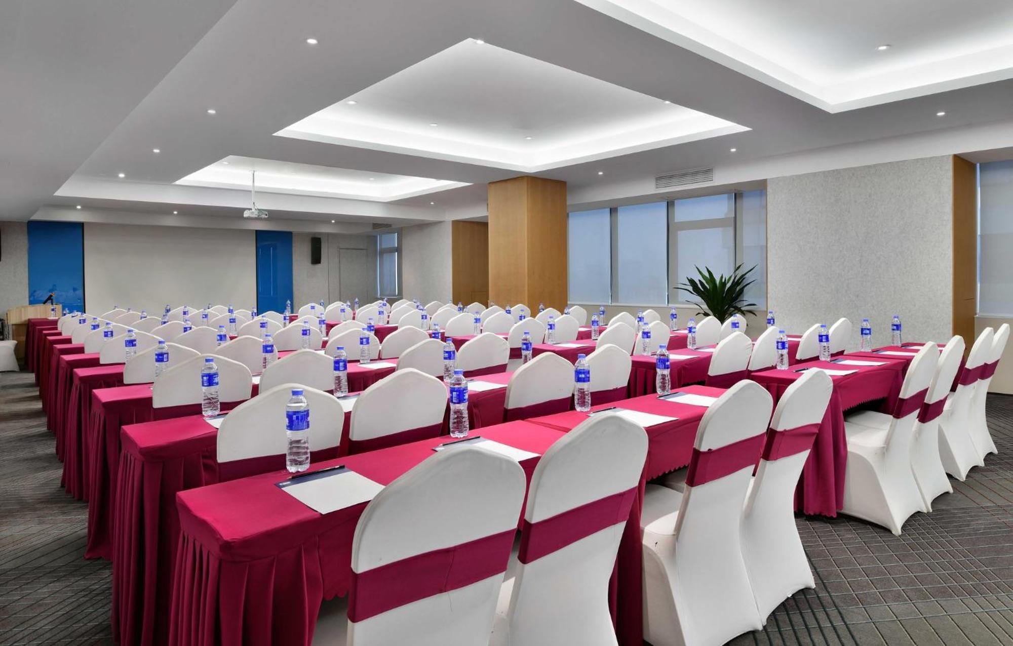 Holiday Inn Express Chengdu North Railway Station By Ihg - Near Panda Base, Near Chunxi Road エクステリア 写真